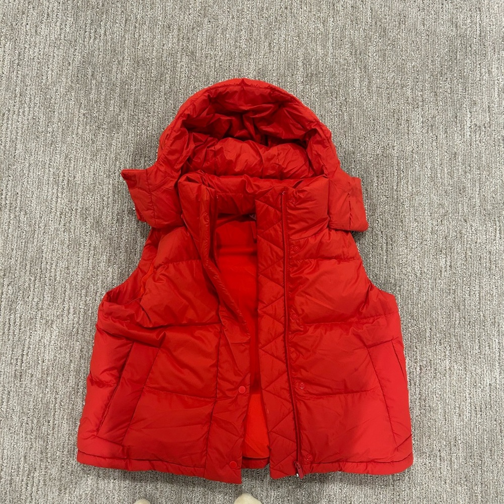 Red Lulu Lemon Wunder Puff Vest